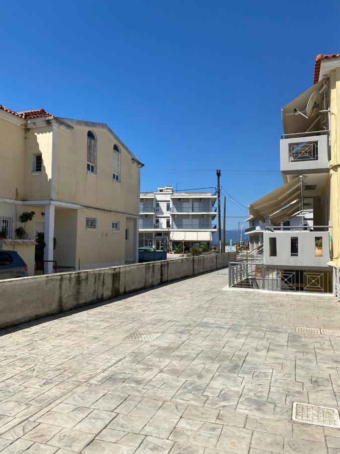Σουρεαλ Διαμερισμα Δίπλα Στην Πόλη Του Ναυπλίου Appartement Nauplion Buitenkant foto